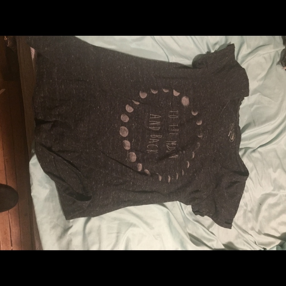 A t-shirt with righting
